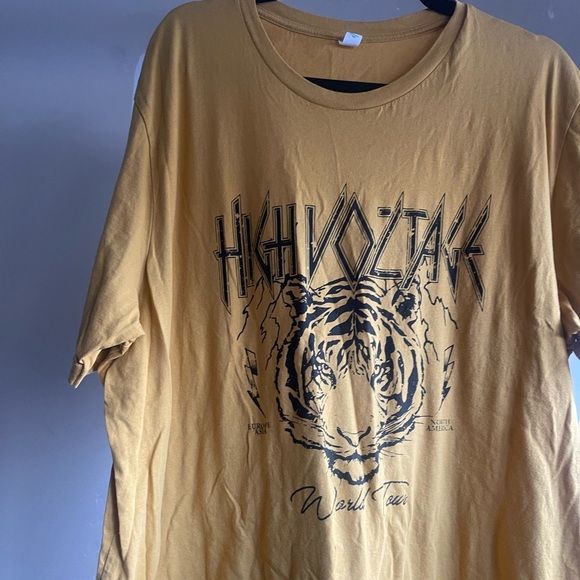 Graphic T-shirt - Picture 1 of 1